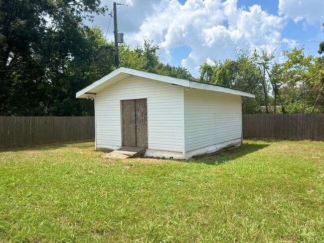 Building Photo - 2905 Kirk Ln