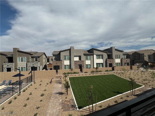 Building Photo - 2552 Venetia Pointe St