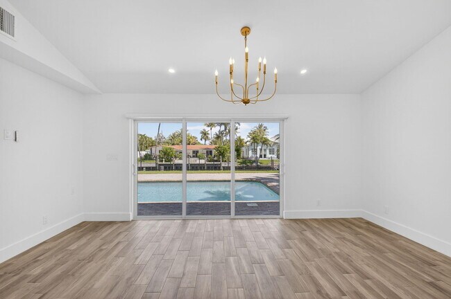 Building Photo - 1254 SW 4th Ct