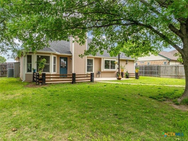 Building Photo - 2804 Bluejay Dr