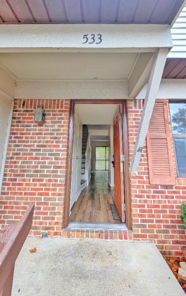 Building Photo - 533 E Graham Pl