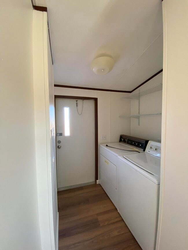 Building Photo - 533 Frost Rd