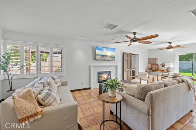 Building Photo - 642 S Mountain View Dr