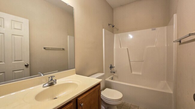 Building Photo - 4001 Parkview Ct