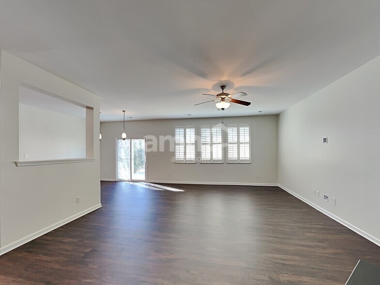 Building Photo - 1009 Skillbeck Rd