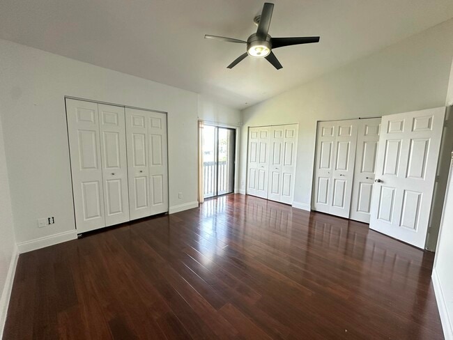 Building Photo - 2404 Seaside Dr