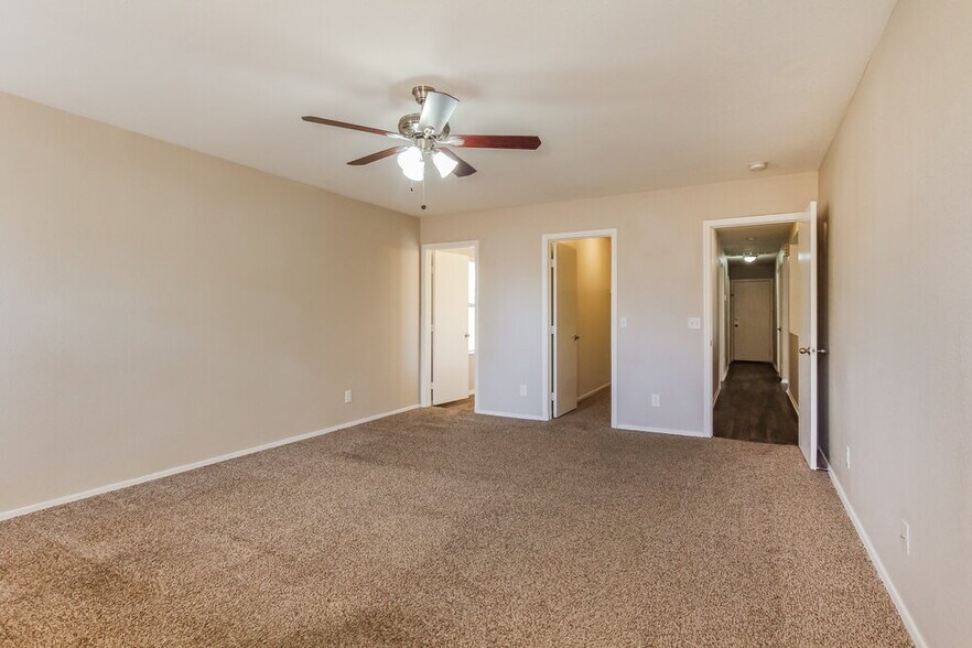 Building Photo - 2299 E Peach Tree Dr