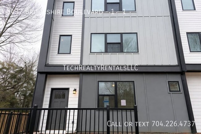 Building Photo - 3432 Brookshire Blvd