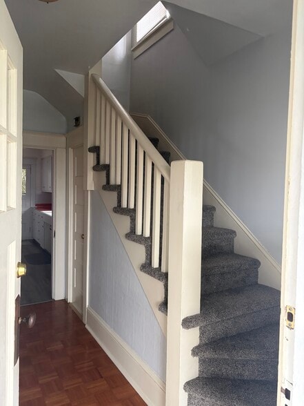 Building Photo - 657 Florence Ave