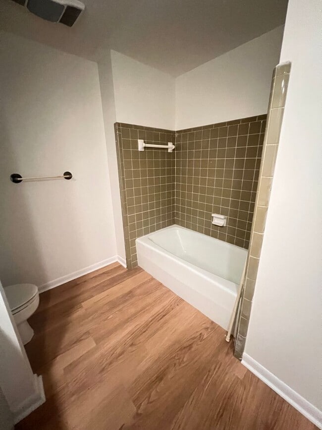 Building Photo - 115 Simmons Rd