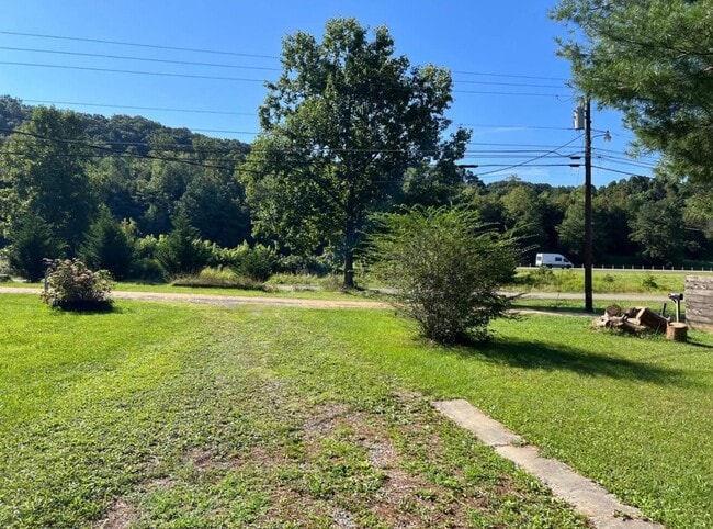 Building Photo - 2 bedroom 2 bath mobile home for rent on half acre!