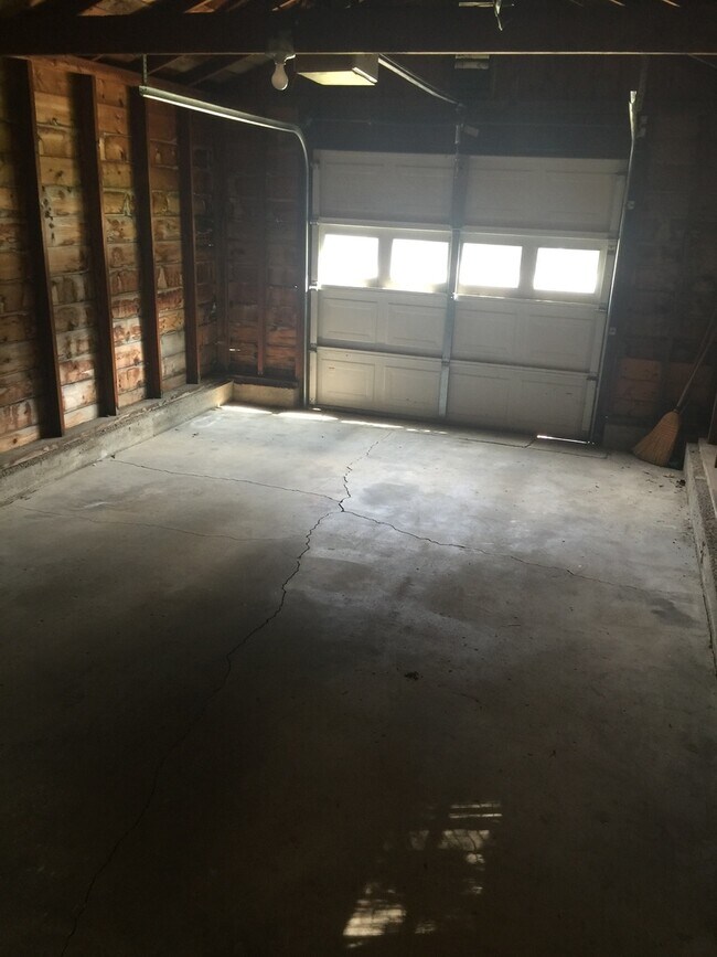 Building Photo - 2 Bed 1 Bath House in Solon
