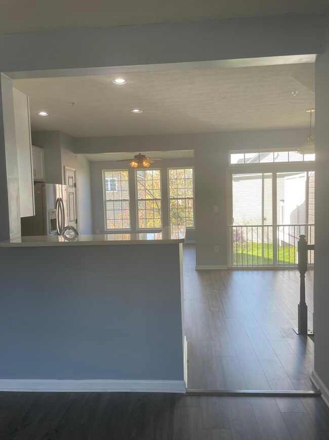 Entrance view - 1409 Pangbourne Way