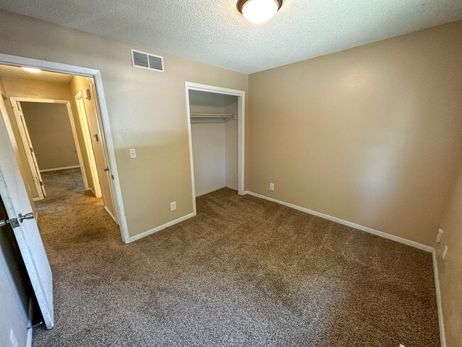 Building Photo - 1317 Woodstock Ave