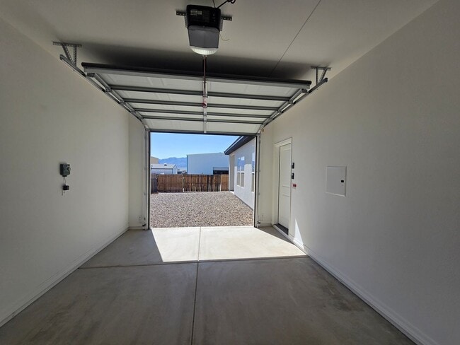 Building Photo - Beautiful new build-Never been lived in with pull through 3 car garage in Fort Mohave AZ