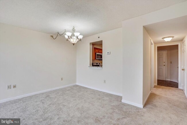 Building Photo - 505 E Braddock Rd