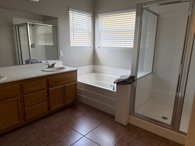 Building Photo - North Summerlin