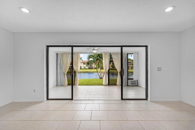 Building Photo - 8566 Casa Del Lago