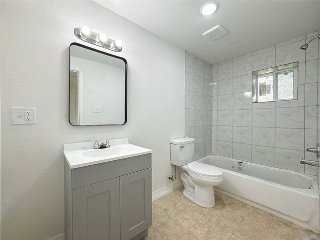 Building Photo - 411 Ave A