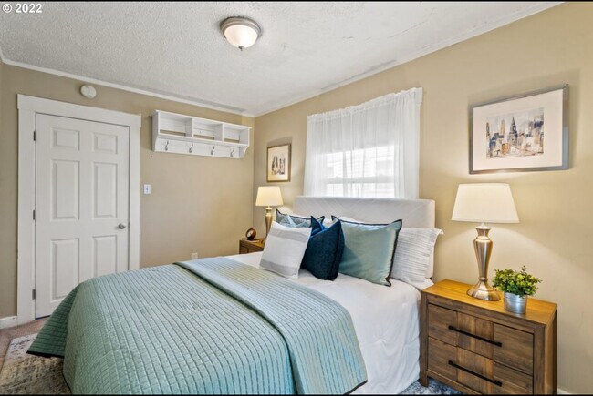 Building Photo - 5322 NE 11th Ave