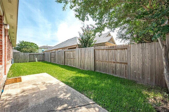 Building Photo - 2819 Lakecrest Way Dr