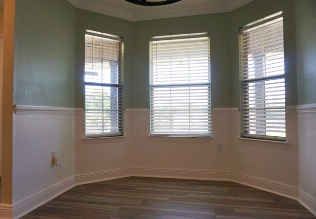 Building Photo - 141 Bronze Cir
