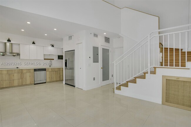 Building Photo - 1528 Brickell Ave