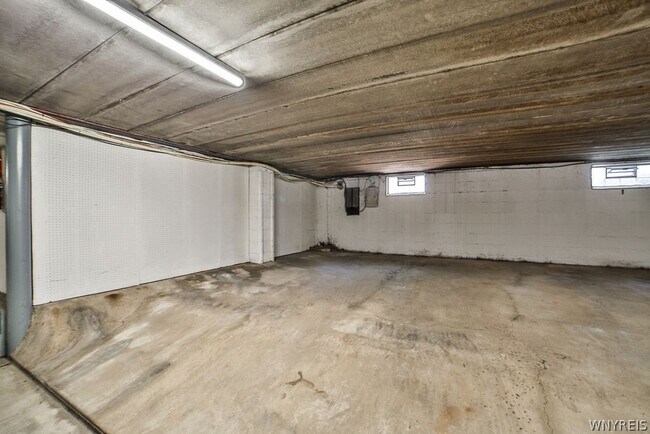 Building Photo - 32 Bernhardt Dr