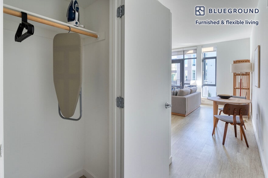 Building Photo - 2000 Fifth Street-SI FL4-ID1505