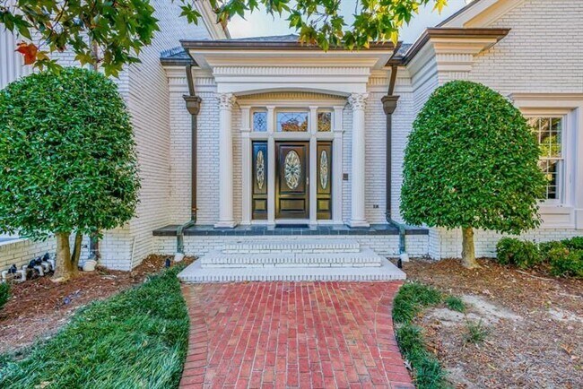 Building Photo - 1445 Hillside Dr SW