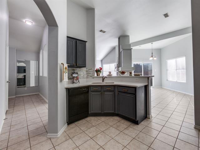 Building Photo - 1305 Greenbriar Ln