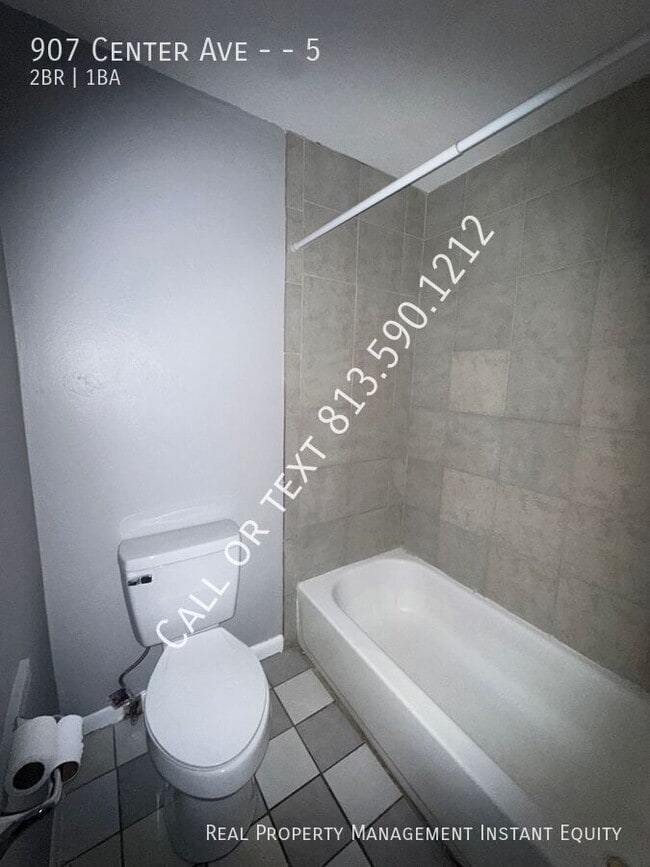 Building Photo - 907 Center Ave