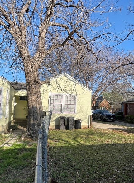 Building Photo - 3232 Cockrell Ave