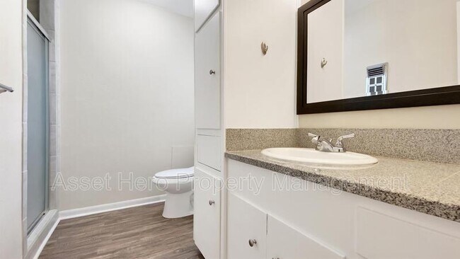 Building Photo - 205 Redmond Dr