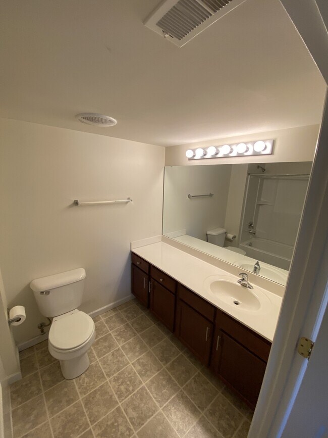 Building Photo - 6201 Spring River Dr