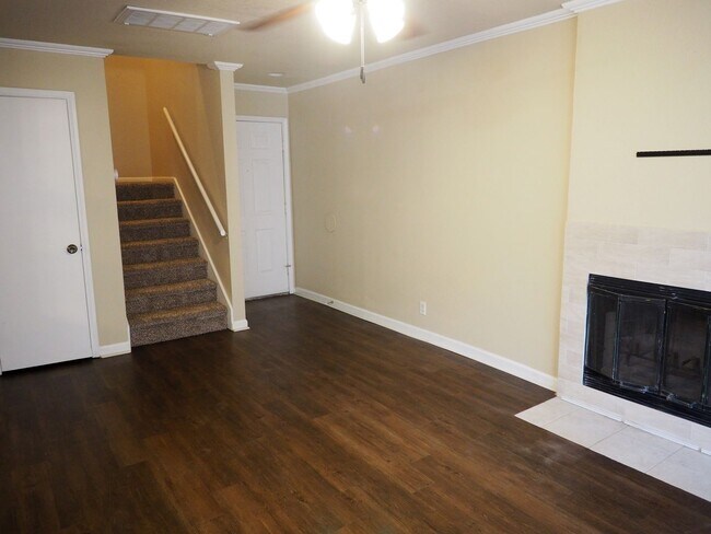 Building Photo - 3845 Ranch Road 2222