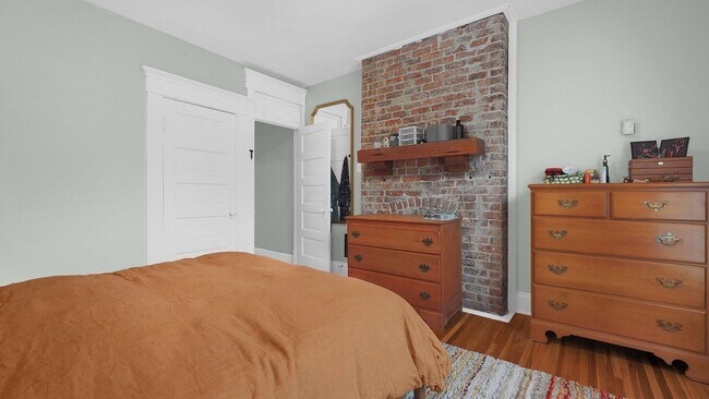 Building Photo - 739 Wilson Ave
