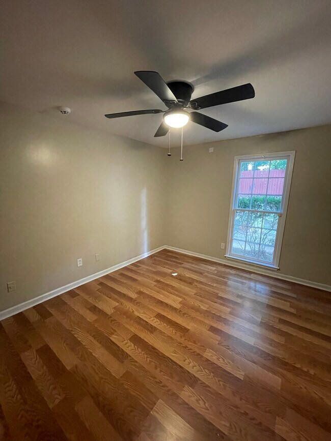 Building Photo - 1166 Booth Rd SW