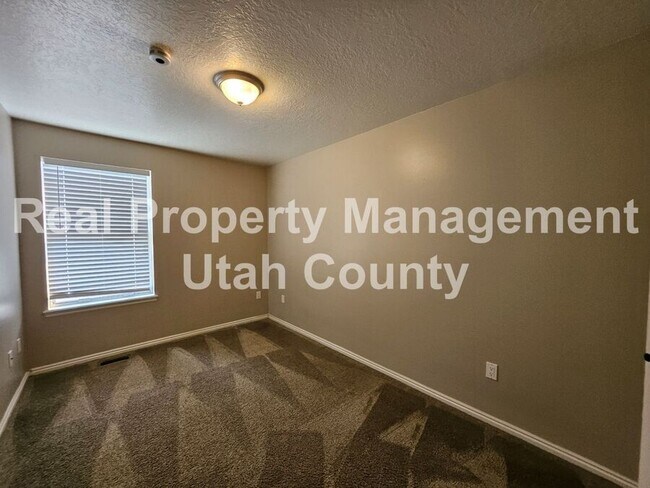 Building Photo - 81 S 220 W St
