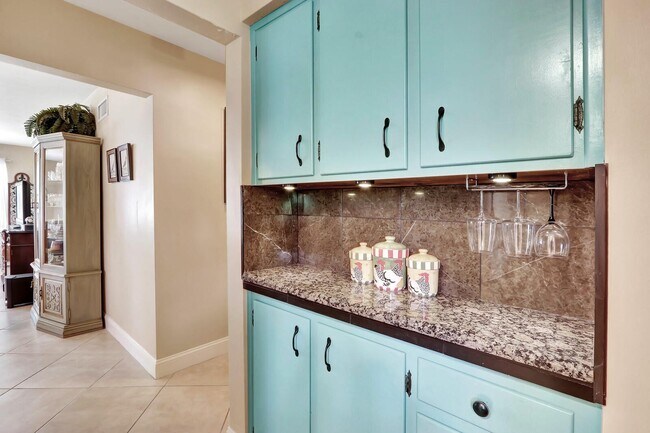 Building Photo - 390 N Juno Ln