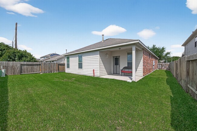 Building Photo - 1403 S Maple Dr