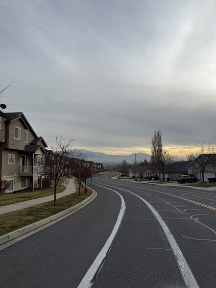 Building Photo - 822 S Aspen Wy