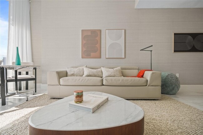 Building Photo - 700 NE 26th Terrace