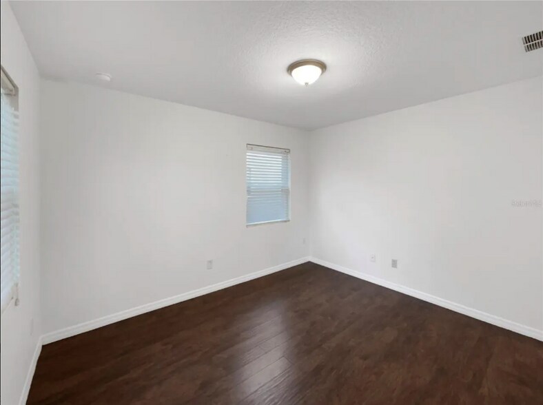 Building Photo - 930 School St