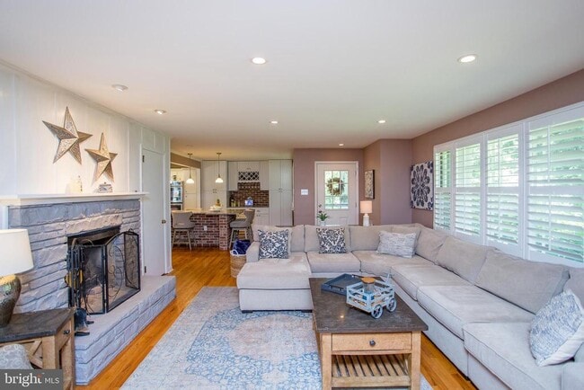 Building Photo - 67 Townview Dr