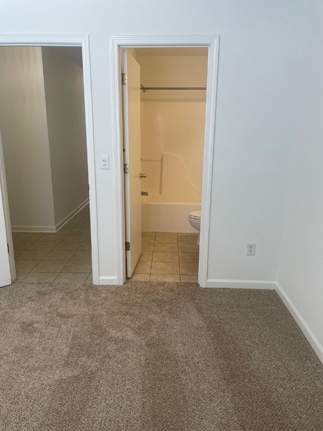 Building Photo - "Charming 2-Bed, 2-Bath Townhouse in Fort ...