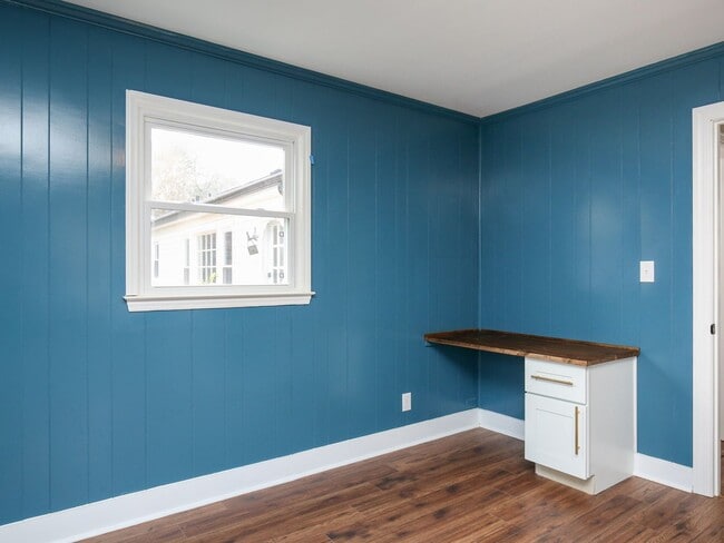 Building Photo - 4 Bed | 2 Bath House in Raleigh
