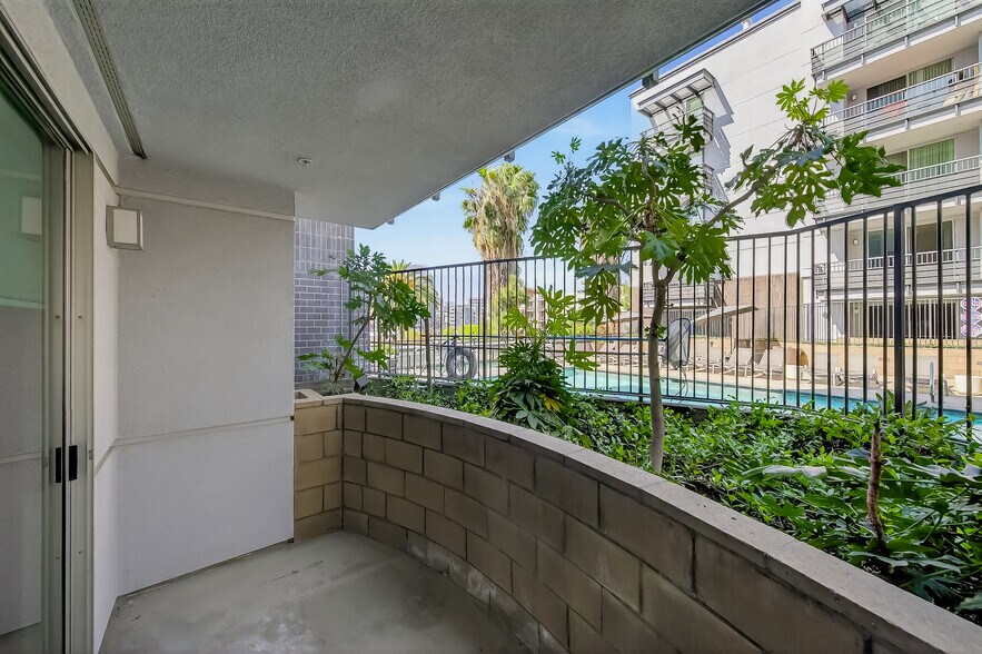 Building Photo - 629 Traction Ave