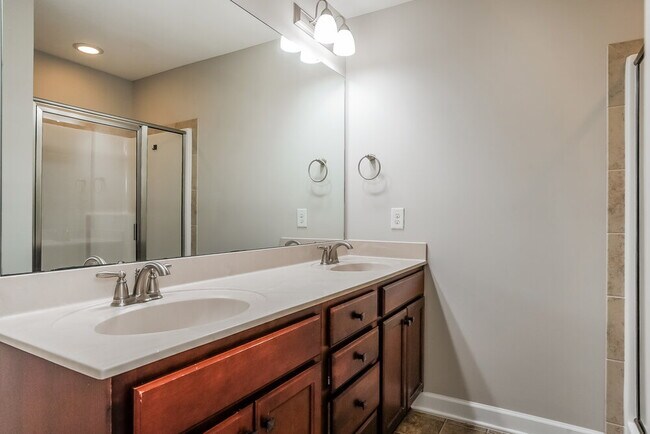 Building Photo - 104 W Webber Ln