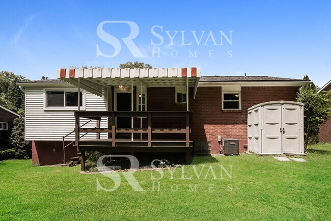 Building Photo - Remarkable Value. Unbeatable Location!